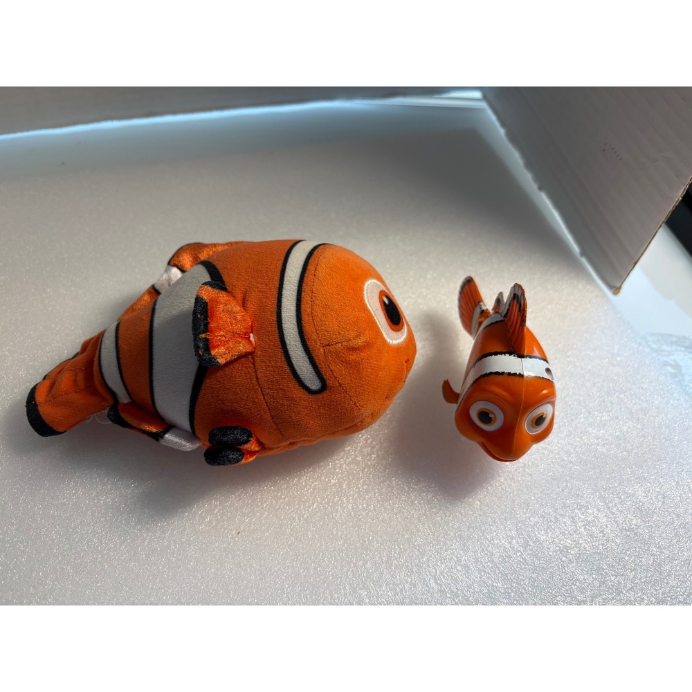 Disney Pixar Finding Nemo Toy Lot – Swimming Plastic Figure & Plush Animal